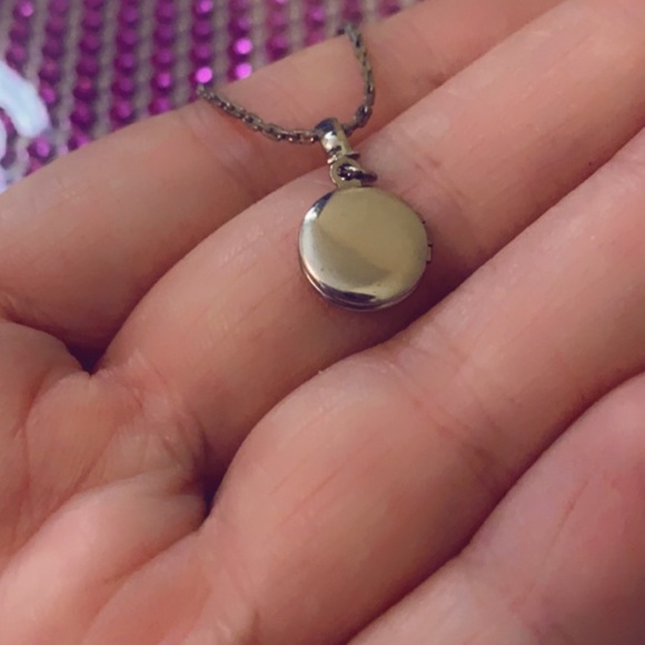 SERIOUS COLLECTORS ONLY! World’s Tiniest Locket - SUPER RARE FIND Silver Chain - Picture 17 of 17